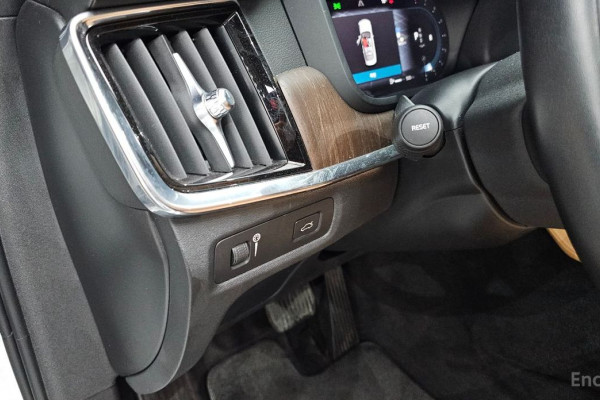 2022 Volvo S90 с пробегом 49 180 км