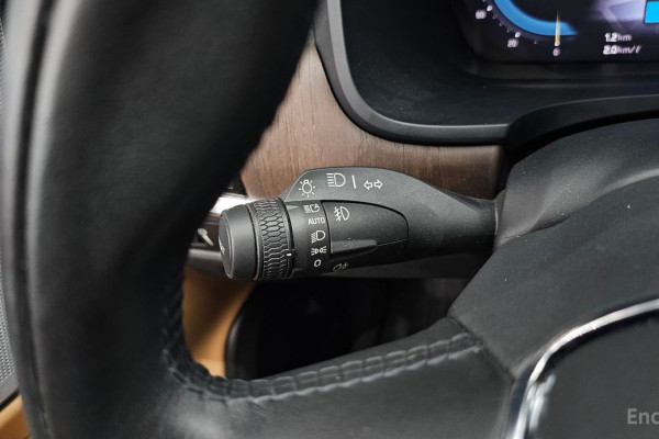 2022 Volvo S90 с пробегом 49 180 км