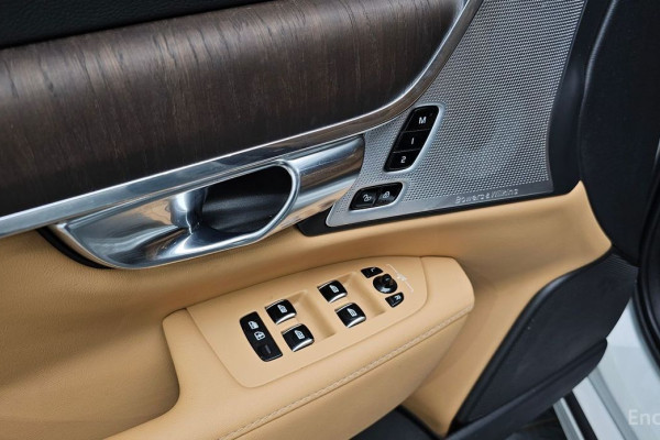 2022 Volvo S90 с пробегом 49 180 км