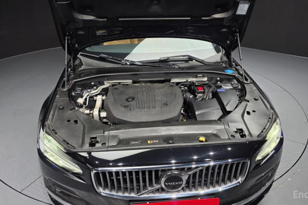 2021 Volvo S90 с пробегом 121 406 км