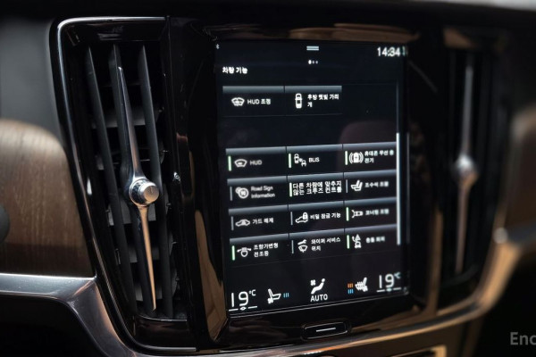 2021 Volvo S90 с пробегом 121 406 км