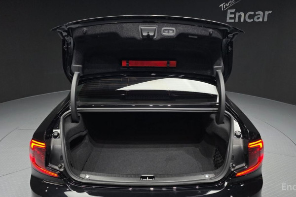 2021 Volvo S90 с пробегом 121 406 км