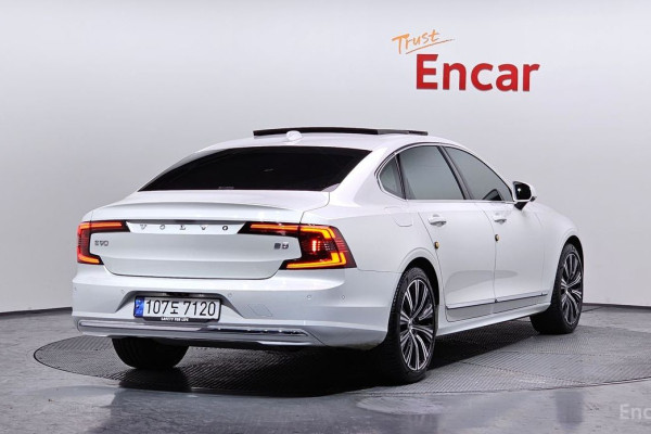 2024 Volvo S90 с пробегом 13 537 км