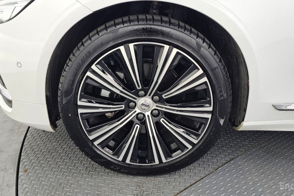 2024 Volvo S90 с пробегом 13 537 км