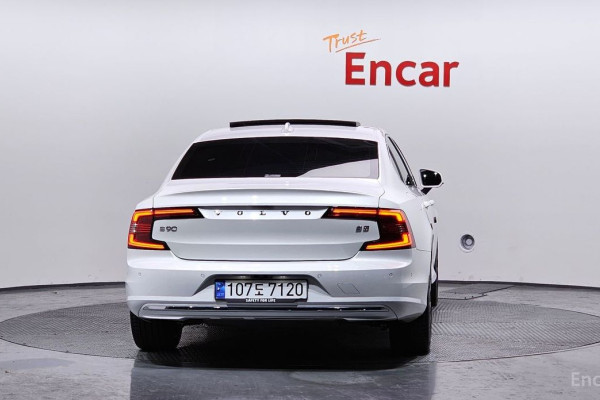 2024 Volvo S90 с пробегом 13 537 км