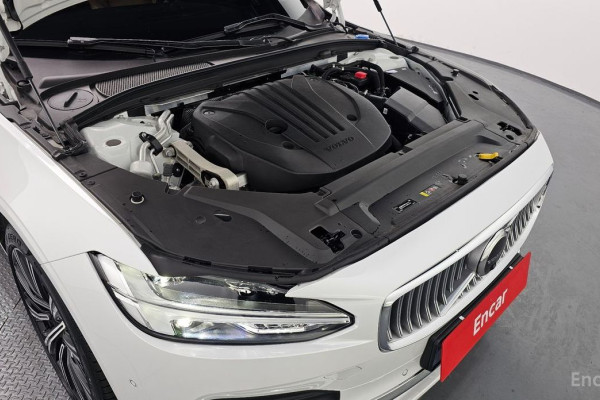 2024 Volvo S90 с пробегом 13 537 км