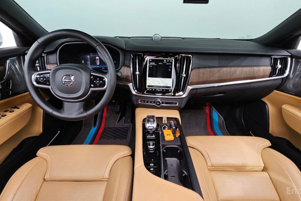 2024 Volvo S90 с пробегом 13 537 км