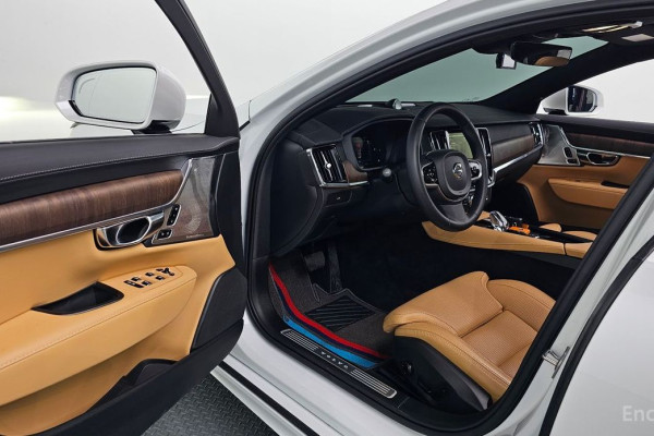 2024 Volvo S90 с пробегом 13 537 км