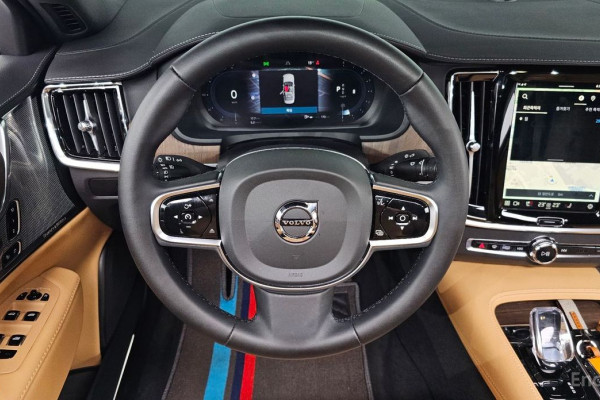 2024 Volvo S90 с пробегом 13 537 км