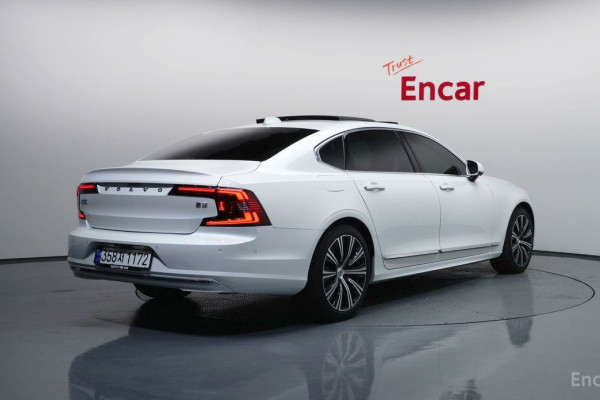 2022 Volvo S90 с пробегом 9 088 км