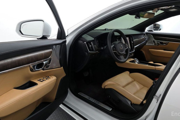 2022 Volvo S90 с пробегом 9 088 км