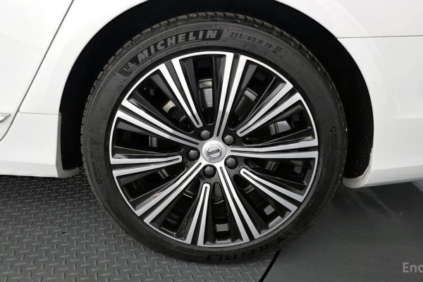 2022 Volvo S90 с пробегом 9 088 км