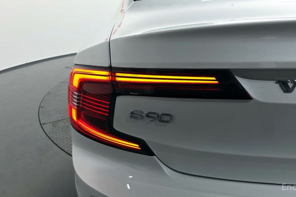 2022 Volvo S90 с пробегом 9 088 км
