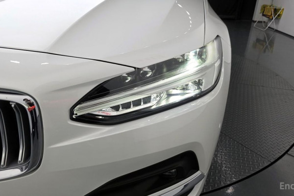 2022 Volvo S90 с пробегом 9 088 км