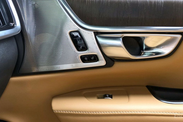 2022 Volvo S90 с пробегом 9 088 км