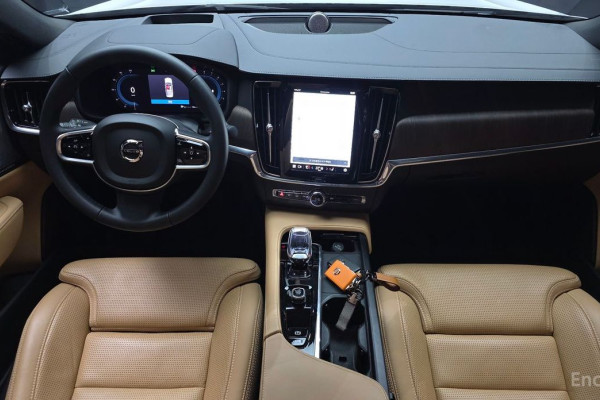 2024 Volvo S90 с пробегом 12 827 км