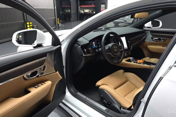 2024 Volvo S90 с пробегом 12 827 км