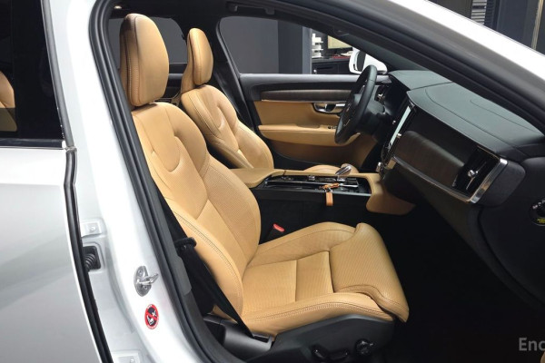 2024 Volvo S90 с пробегом 12 827 км