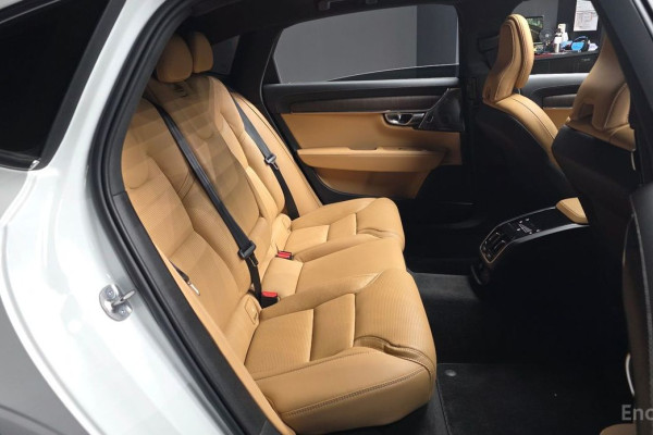 2024 Volvo S90 с пробегом 12 827 км