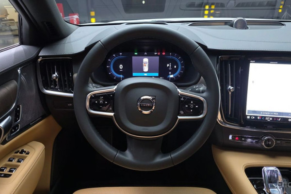 2024 Volvo S90 с пробегом 12 827 км