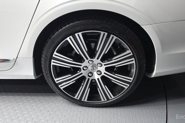 2024 Volvo S90 с пробегом 12 827 км