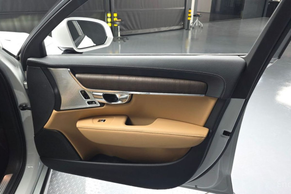 2024 Volvo S90 с пробегом 12 827 км