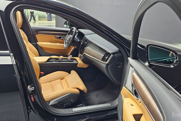 2023 Volvo S90 с пробегом 12 709 км