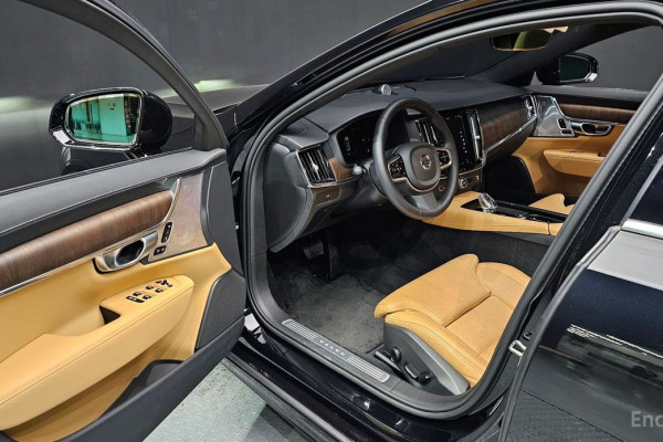 2023 Volvo S90 с пробегом 12 709 км