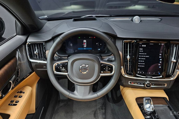 2023 Volvo S90 с пробегом 12 709 км