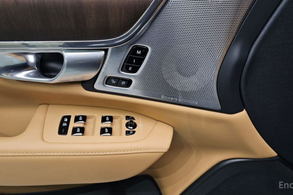 2023 Volvo S90 с пробегом 12 709 км