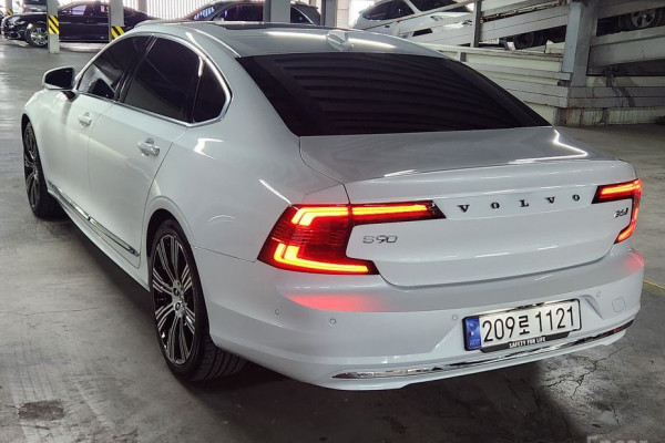 2024 Volvo S90 с пробегом 11 696 км