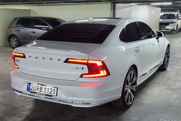 2024 Volvo S90 с пробегом 11 696 км