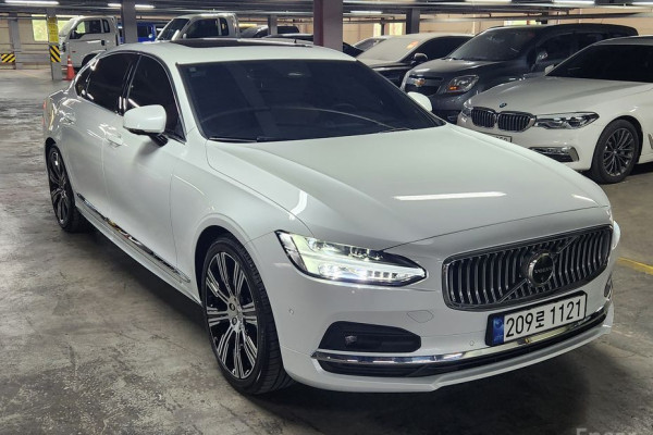 2024 Volvo S90 с пробегом 11 696 км