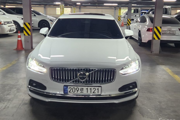 2024 Volvo S90 с пробегом 11 696 км