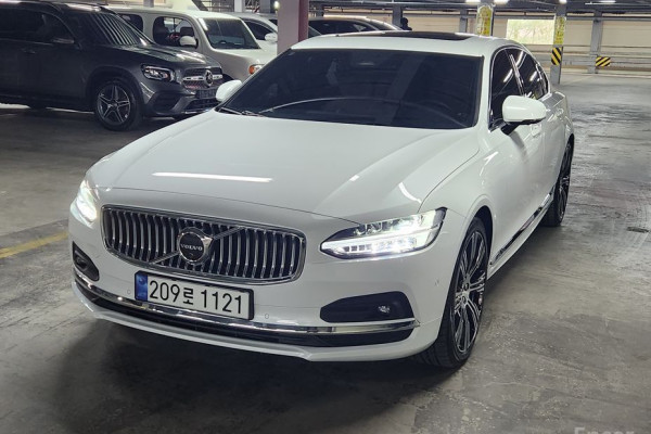 2024 Volvo S90 с пробегом 11 696 км
