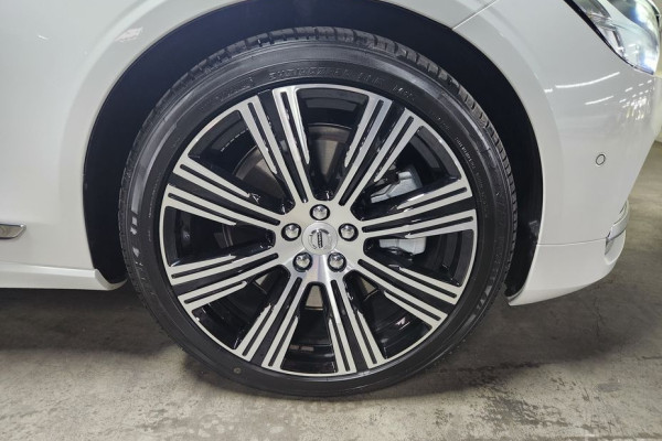 2024 Volvo S90 с пробегом 11 696 км