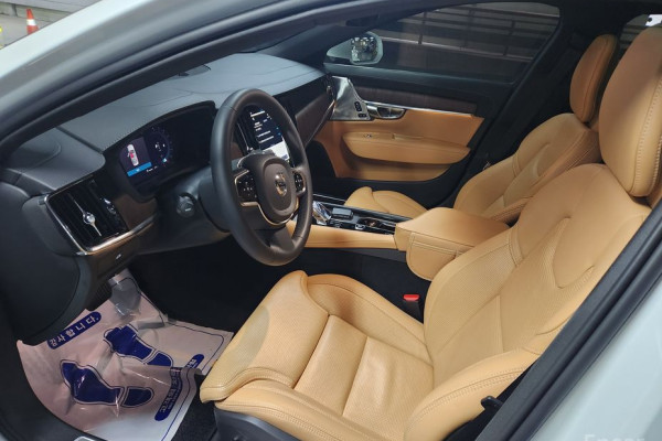 2024 Volvo S90 с пробегом 11 696 км