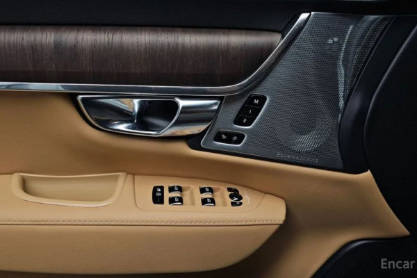 2024 Volvo S90 с пробегом 11 696 км