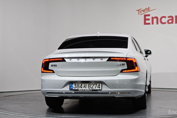 2022 Volvo S90 с пробегом 77 635 км