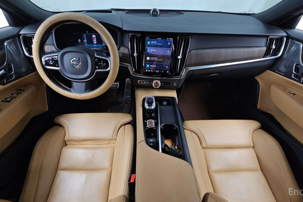 2022 Volvo S90 с пробегом 77 635 км