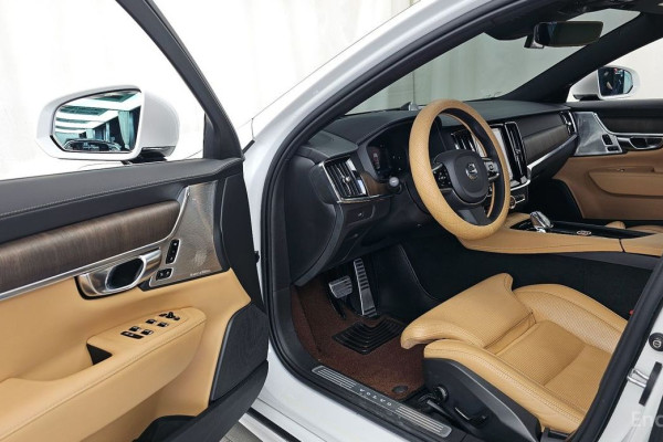 2022 Volvo S90 с пробегом 77 635 км