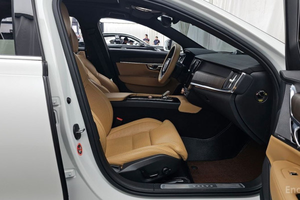 2022 Volvo S90 с пробегом 77 635 км
