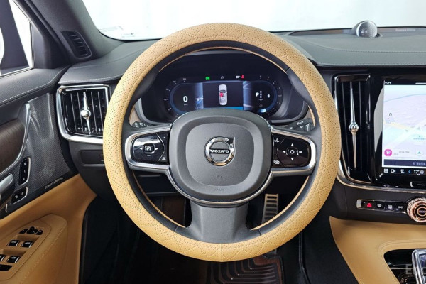 2022 Volvo S90 с пробегом 77 635 км