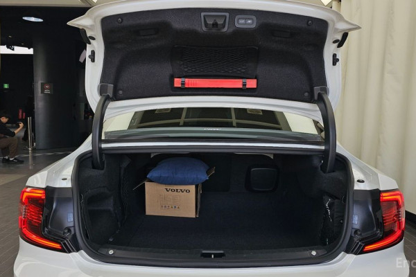 2022 Volvo S90 с пробегом 77 635 км