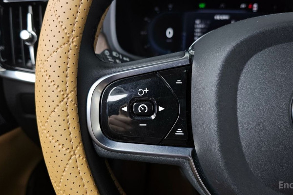 2022 Volvo S90 с пробегом 77 635 км