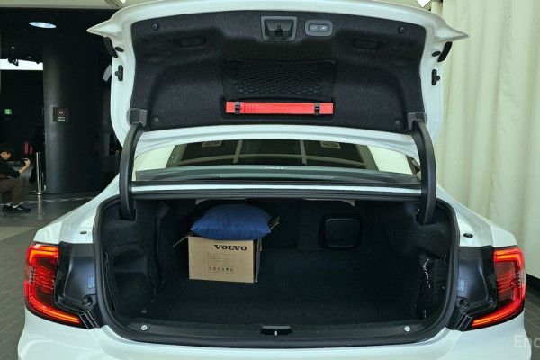 2022 Volvo S90 с пробегом 77 635 км