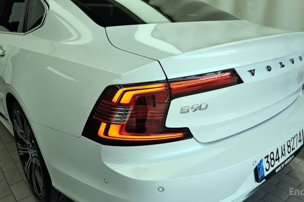 2022 Volvo S90 с пробегом 77 635 км