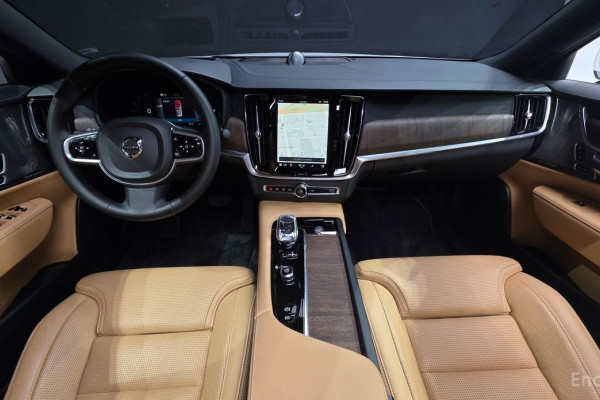 2024 Volvo S90 с пробегом 12 253 км