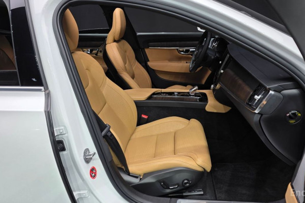 2024 Volvo S90 с пробегом 12 253 км
