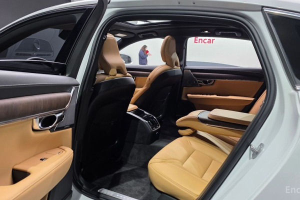 2024 Volvo S90 с пробегом 12 253 км